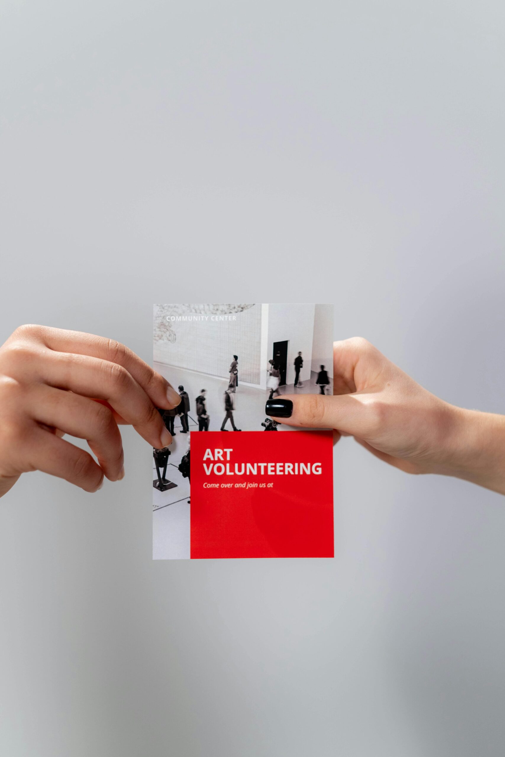 A Simple Guide to Standard Flyer Size Dimensions for Your Business